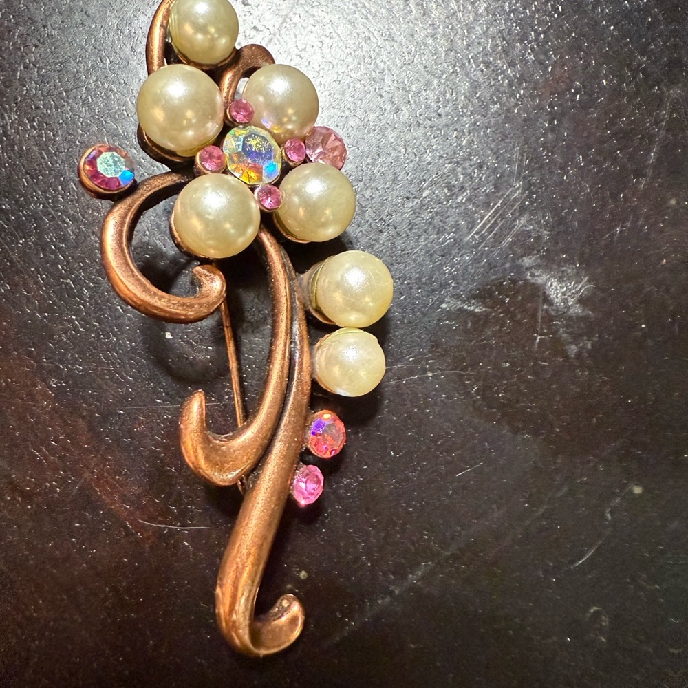 Vintage Flower Brooch/Pin with Pink And Clearโ Rhinestones & Faux Pearls